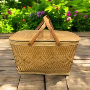 VTG 1950s RED MAN PICNIC BASKET WOVEN HINGED LID MADE USA CLEAN OUTDOOR DINING